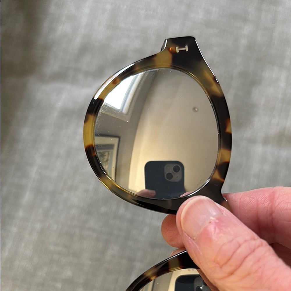 Tortoise Shell Round Sunglasses - Picture 4 of 4